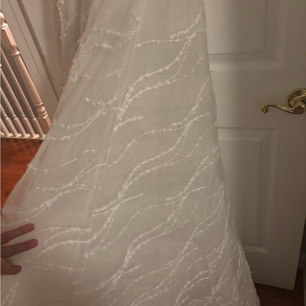 Mira Zwillinger Marvel
Elegant White Strapless Wedding Dress - Picture 9 of 16